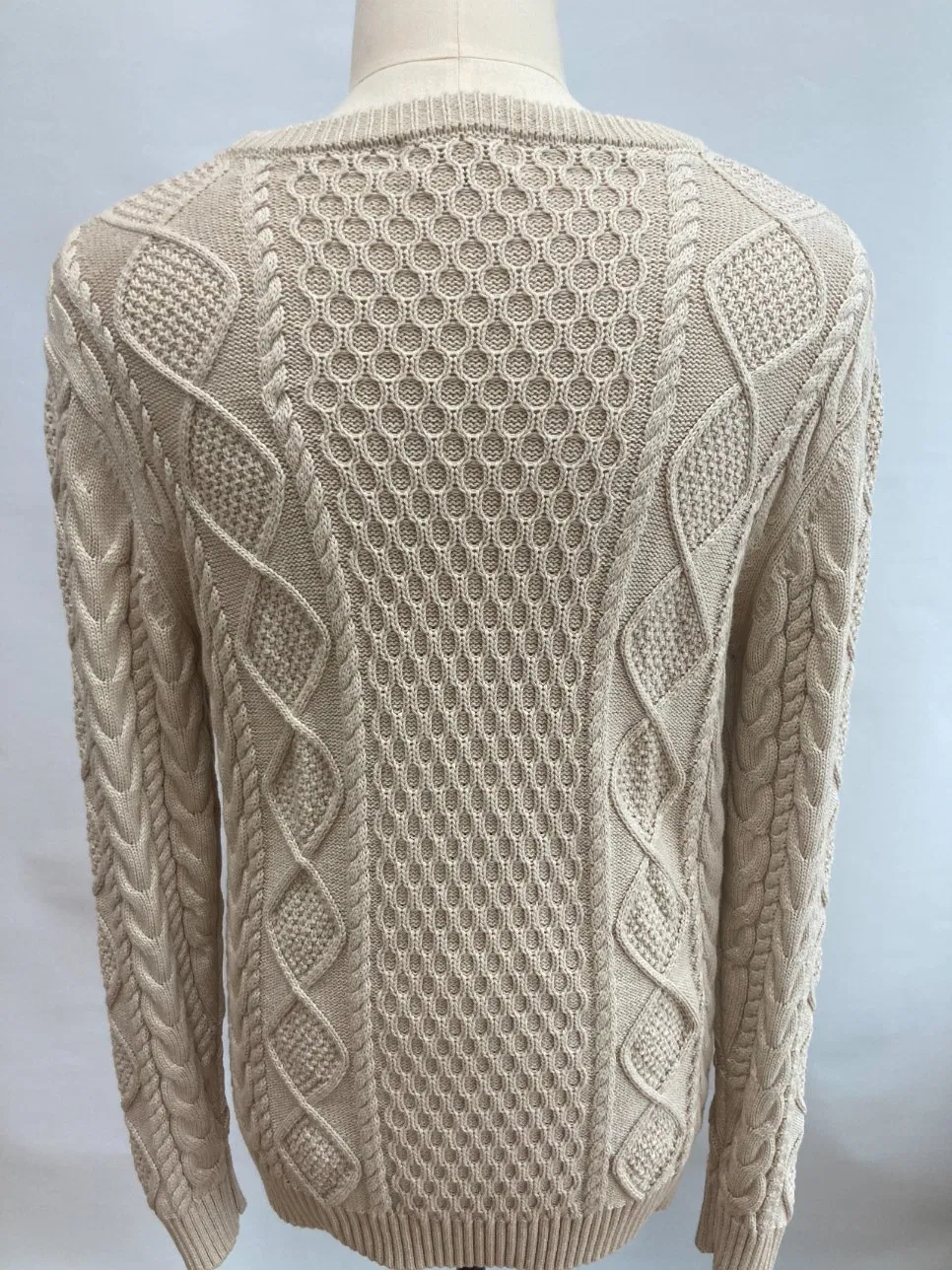 Prendas de punto de cuello redondo para hombre&amp;prime; Suéter Abrigo de ocio Ropa de invierno suave con bordado