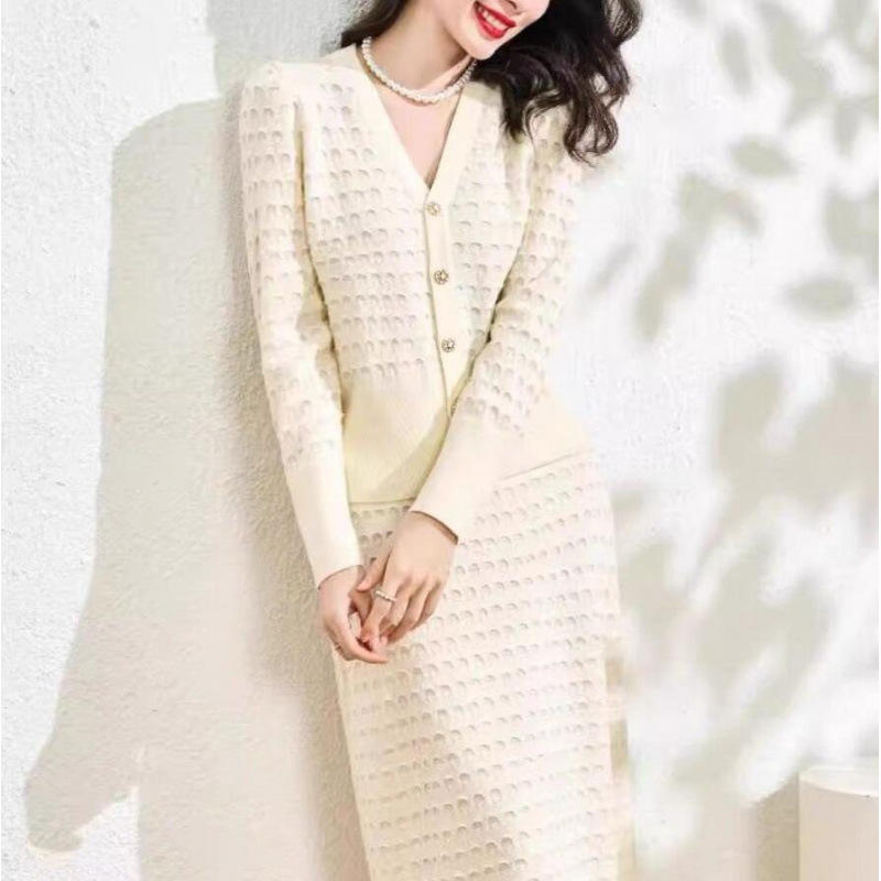 Elegante Jersey de Flores Enganchadas con Media Falda a Juego
