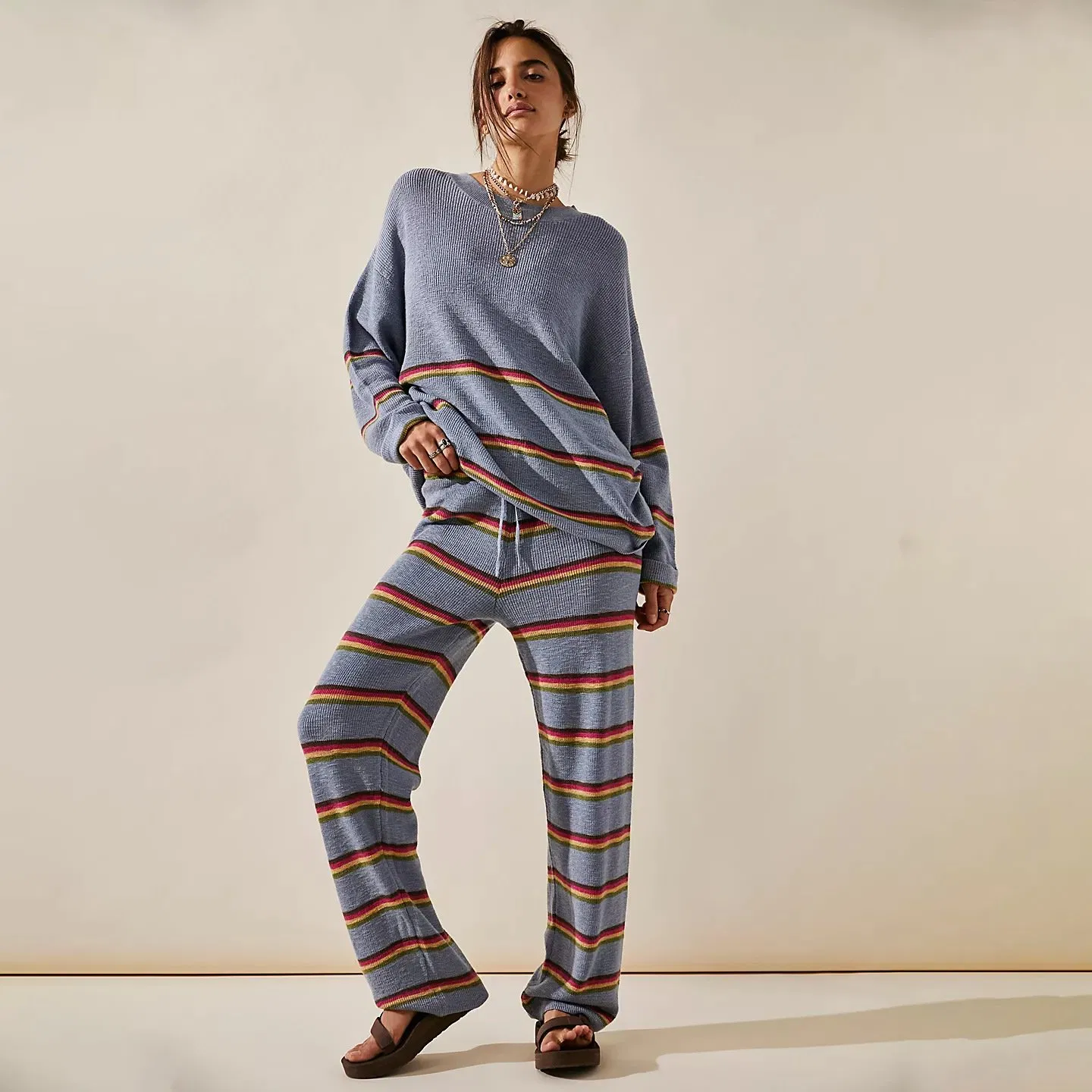 Conjunto de Dos Piezas a Rayas de Manga Larga con Cuello Redondo de Otoño Pantalones Casuales Sueltos Suéter de Mujer′s