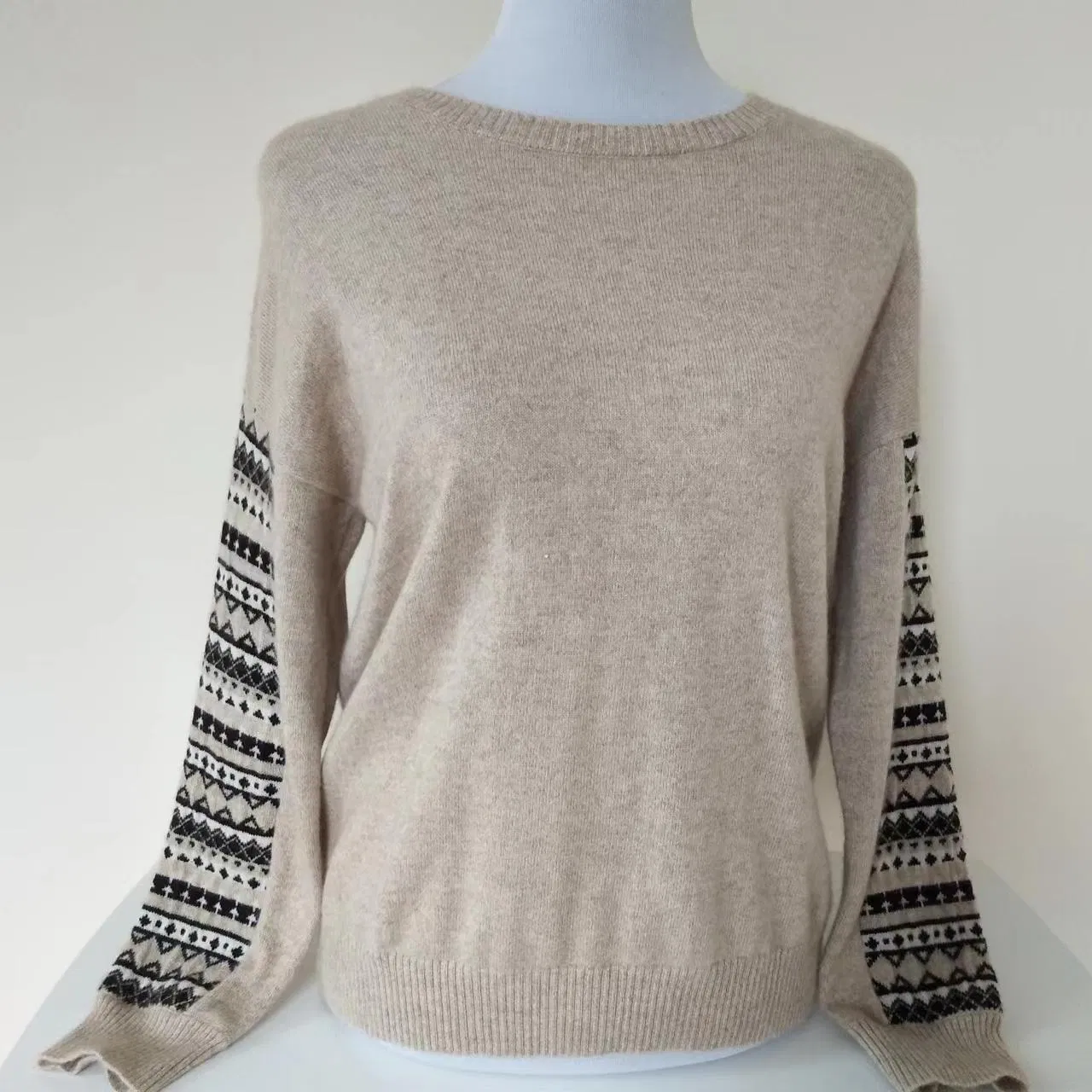 Venta Directa de Fábrica Suéteres de Mujer&amp;prime;s Suéter de cachemira Suéter de punto Mujeres Ropa oficial de Mujer&amp;prime;s.