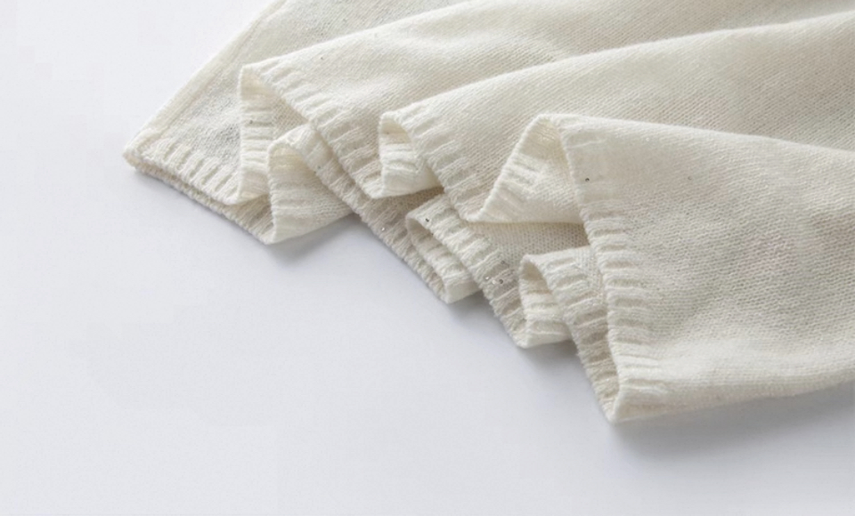 Jersey de Cachemir Puro con Detalle de Pedrería a Mano, Diseño de Cuello Redondo