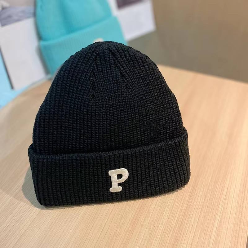 Acogedor Gorro de Punto de Invierno para Actividades al Aire Libre y Calidez.