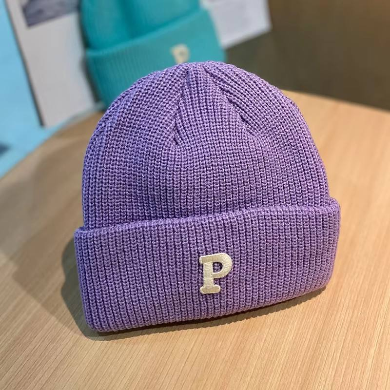 Acogedor Gorro de Punto de Invierno para Actividades al Aire Libre y Calidez.