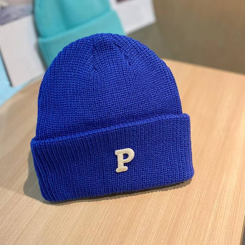 Acogedor Gorro de Punto de Invierno para Actividades al Aire Libre y Calidez.