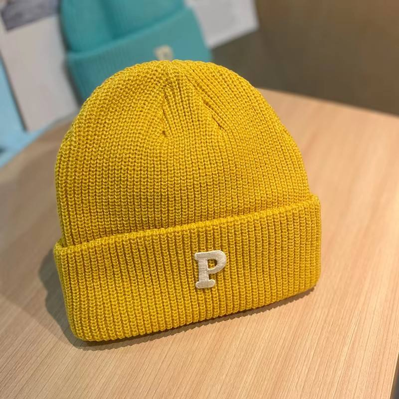Acogedor Gorro de Punto de Invierno para Actividades al Aire Libre y Calidez.