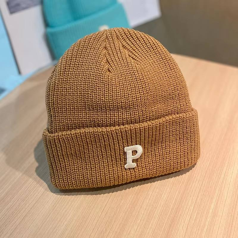 Acogedor Gorro de Punto de Invierno para Actividades al Aire Libre y Calidez.